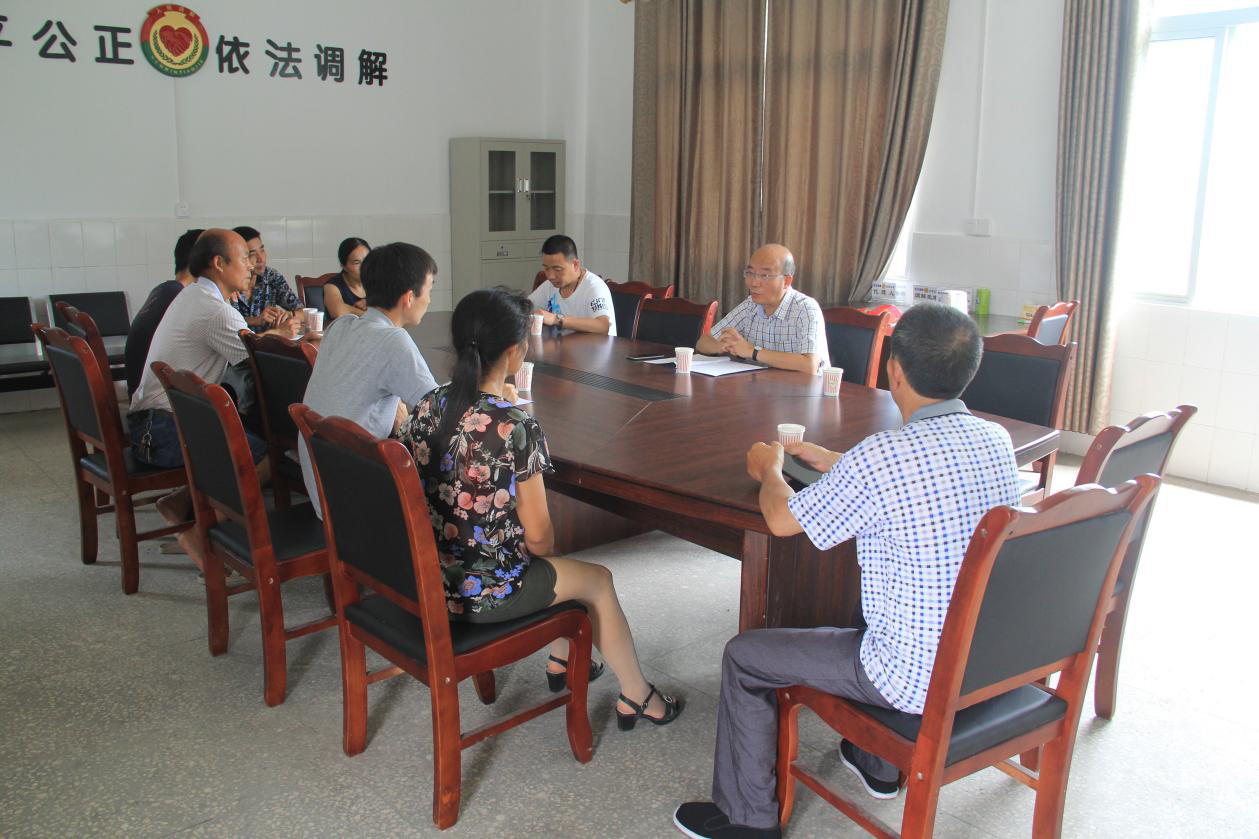 深入扶貧一線,推動(dòng)“大學(xué)習(xí)、大討論、大調(diào)研”活動(dòng)落地