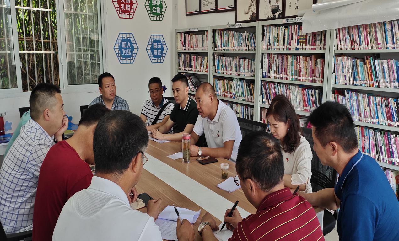 座談交流累經(jīng)驗 走訪(fǎng)慰問(wèn)助脫貧