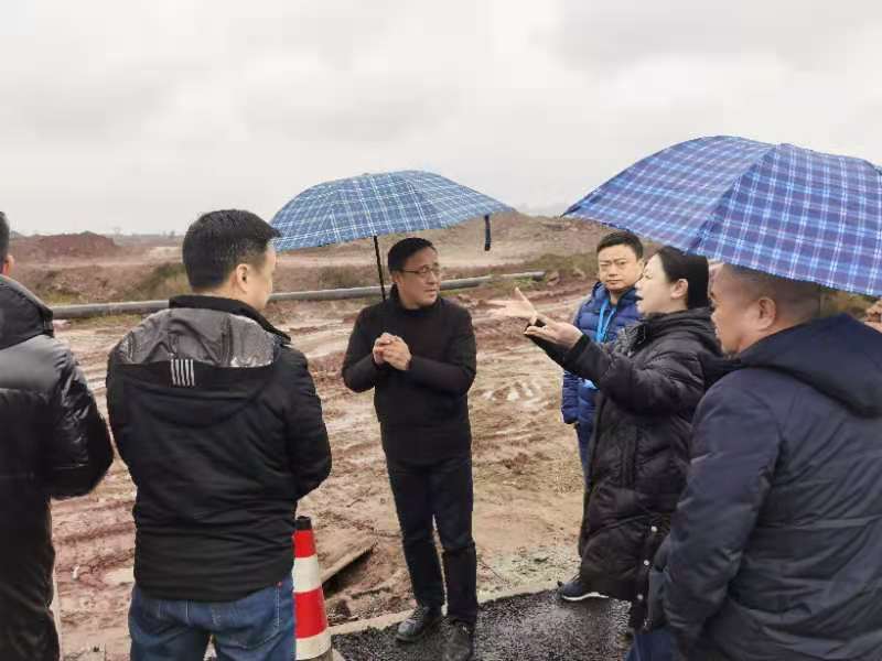 集團公司黨委書(shū)記、董事長(cháng)周燕賓率隊調研臨港供水保障工作