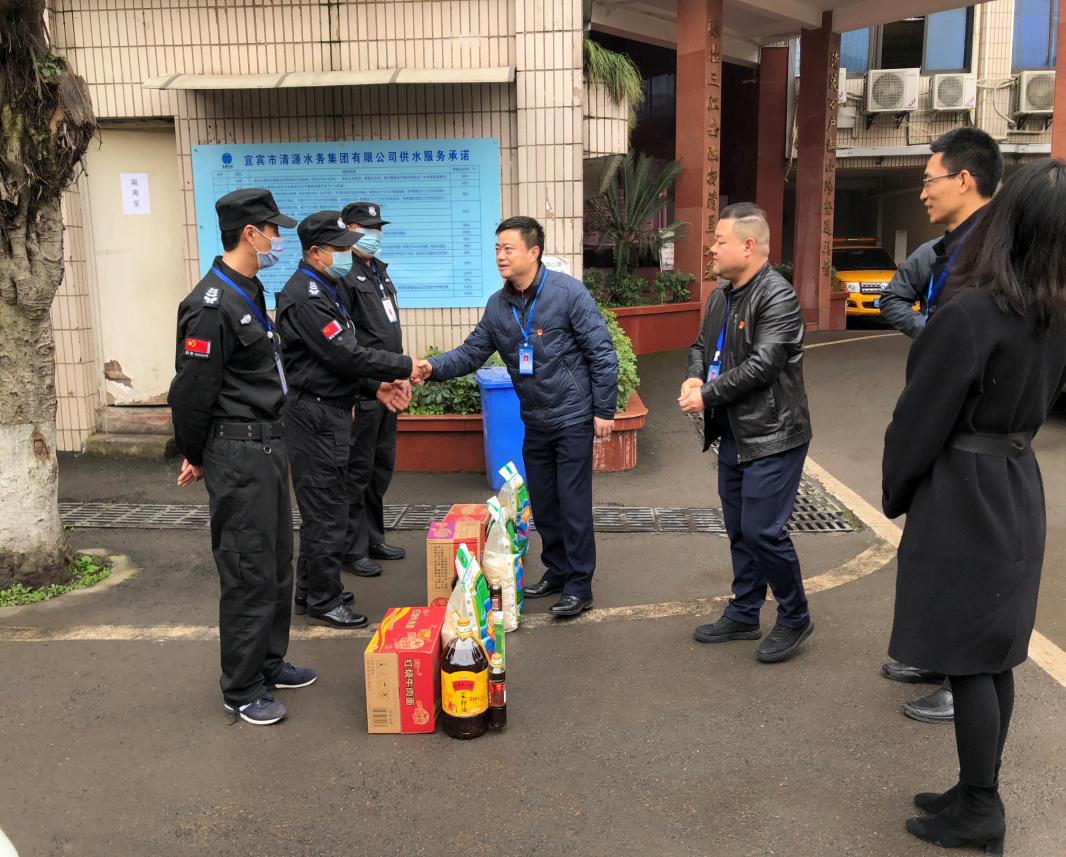 集團公司領(lǐng)導春節前走訪(fǎng)基層 慰問(wèn)一線(xiàn)安保人員