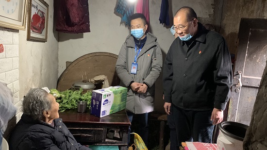 集團公司慰問(wèn)“雙包雙保”社區困難群眾