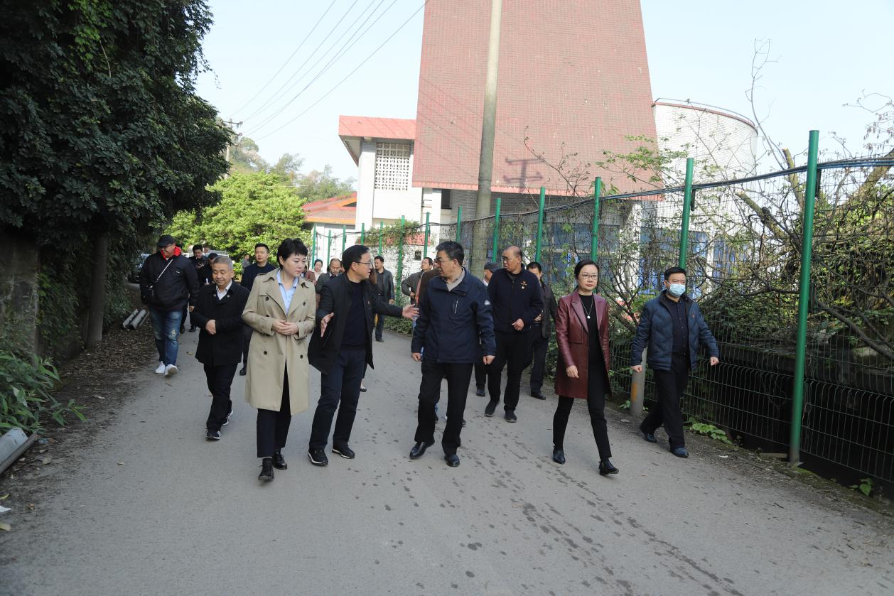 市人大常委會(huì )副主任陳厚生率隊調研宜賓市中心城區水源遷建工程建設管理情況