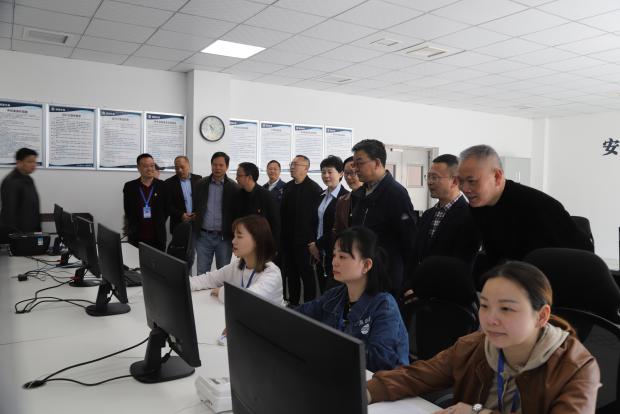 市人大常委會(huì )副主任陳厚生率隊調研宜賓市中心城區水源遷建工程建設管理情況