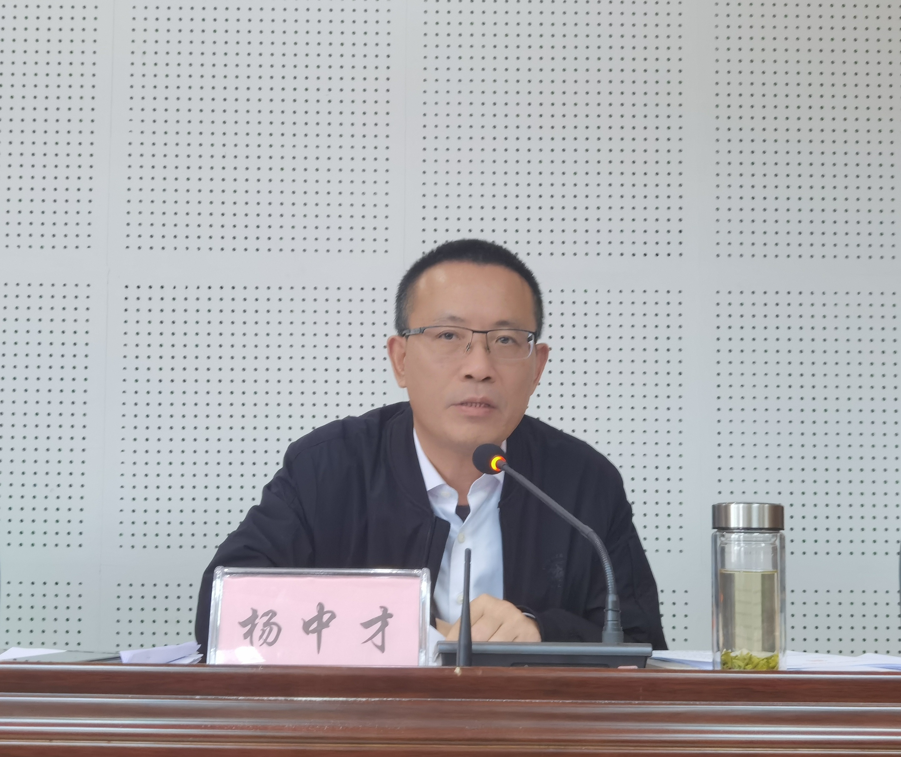 宜賓市公服集團第一時(shí)間學(xué)習貫徹落實(shí)市第六次黨代會(huì )精神