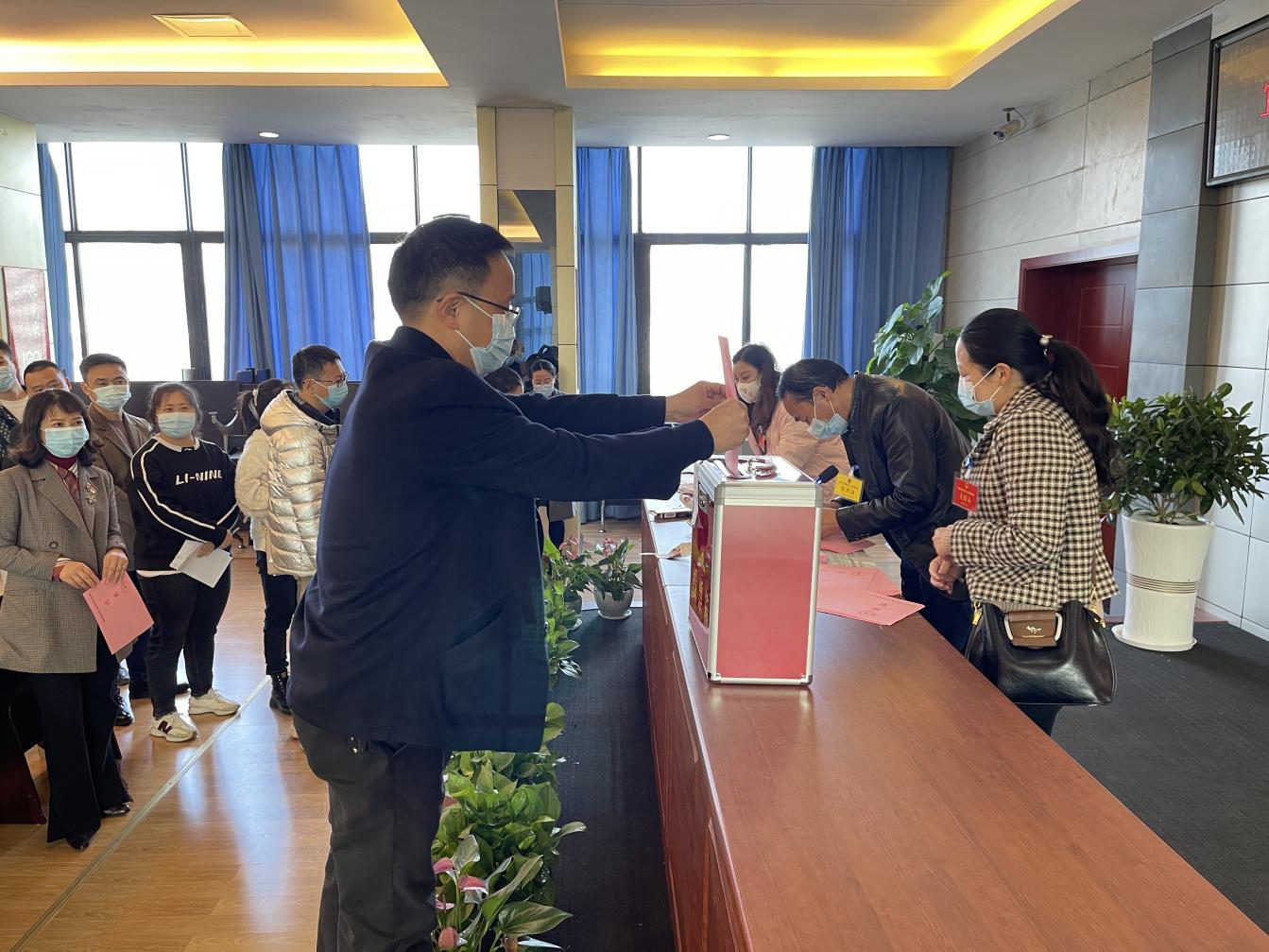 清源水務(wù)集團投票站順利開(kāi)展敘州區第二屆人大代表選舉工作
