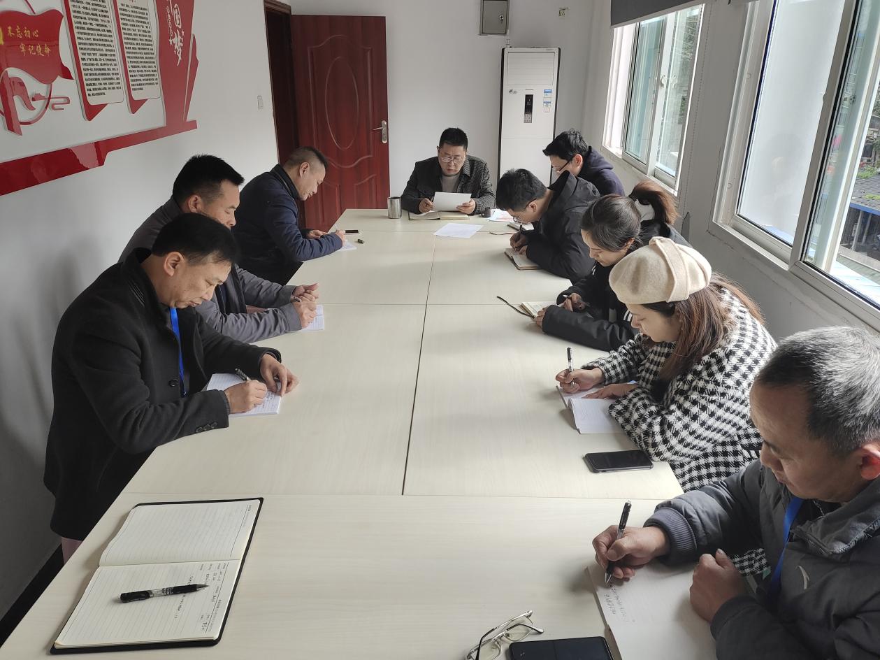 投資公司開(kāi)展黨的十九屆六中全會(huì )、 宜賓市第六次黨代會(huì )精神專(zhuān)題學(xué)習會(huì )議