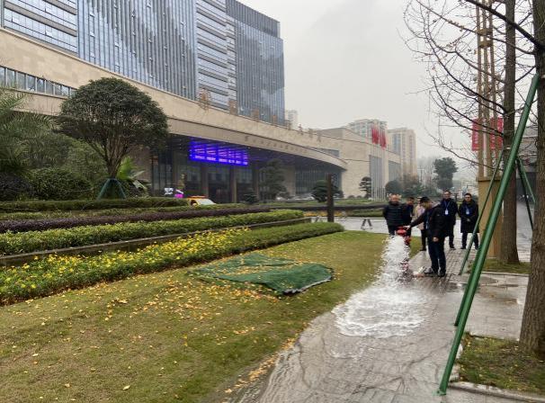 全力以赴保供水 關(guān)鍵時(shí)刻顯擔當 ——臨港公司圓滿(mǎn)完成重慶四川黨政聯(lián)席會(huì )議供水保障工作