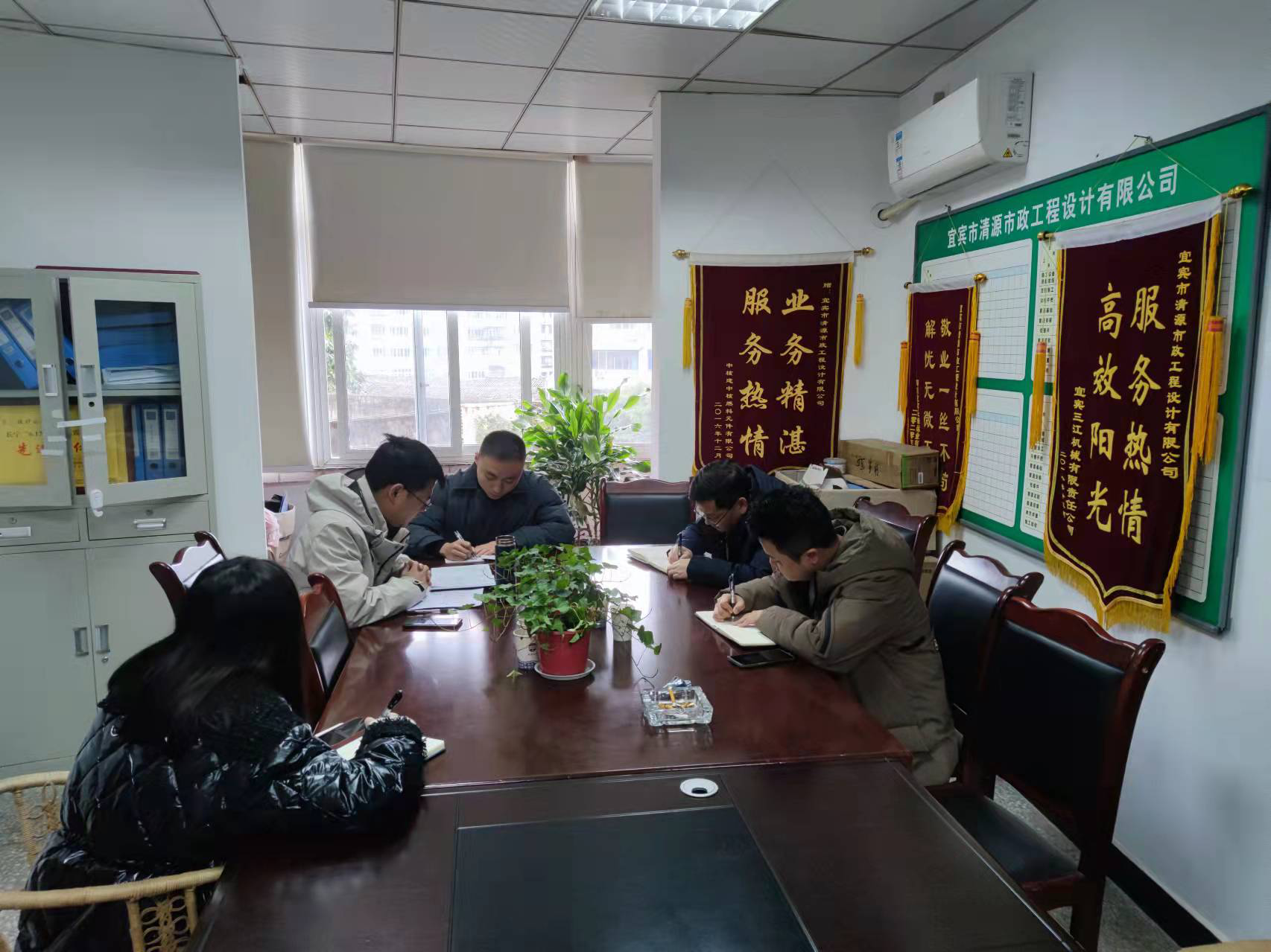 規(guī)劃建設(shè)部組織召開部門節(jié)前安全學習會