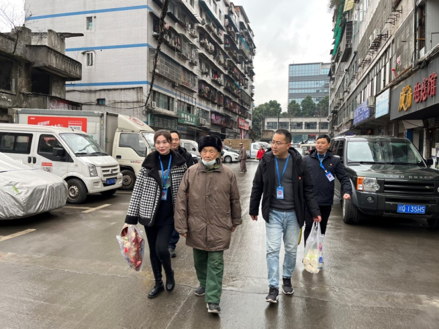 節前慰問(wèn)送溫暖,情系下渡口社區困難群眾