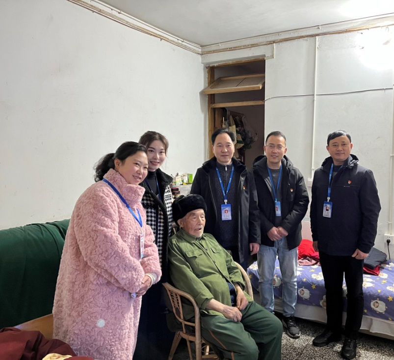 節前慰問(wèn)送溫暖,情系下渡口社區困難群眾