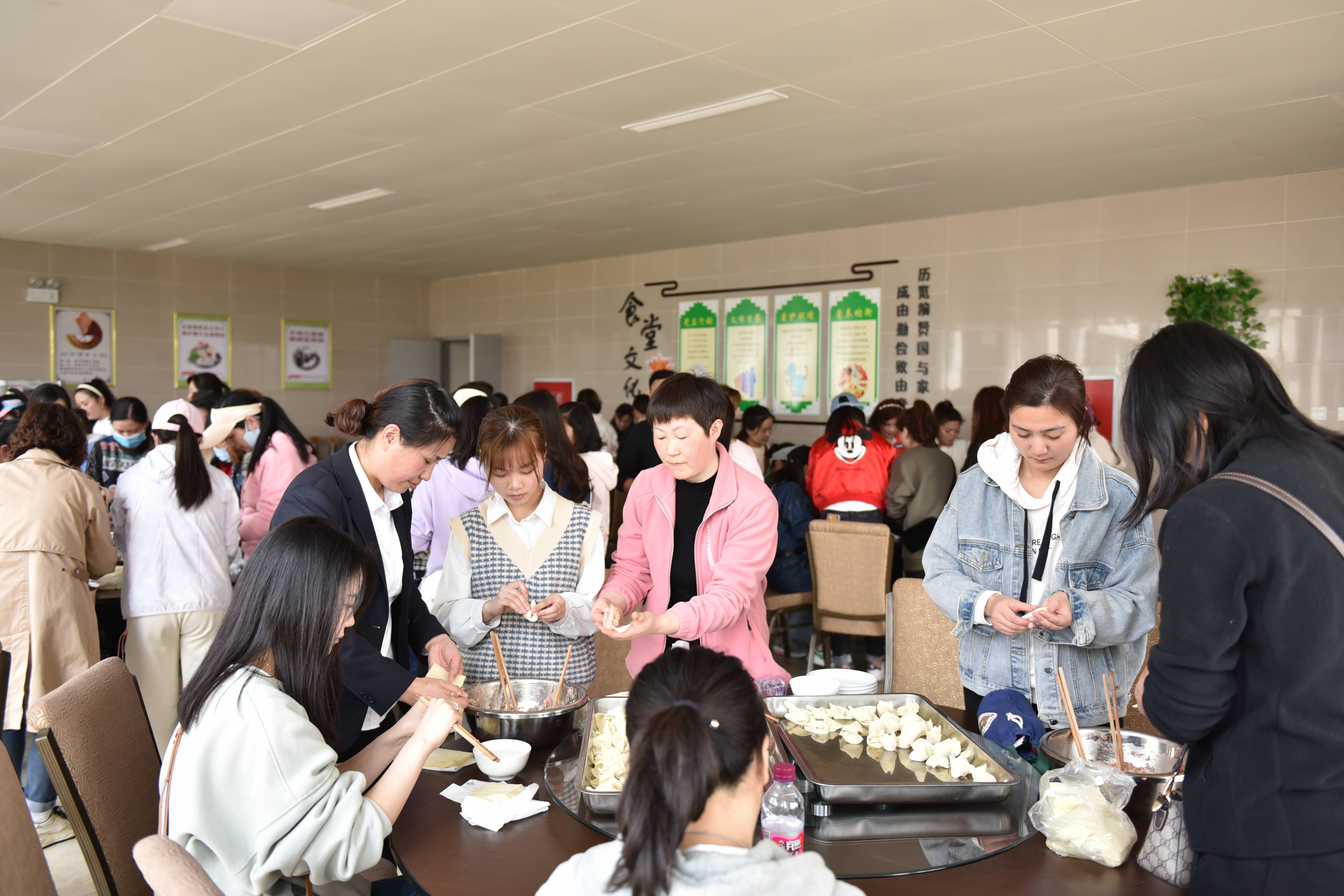 公服集團清源水務(wù)公司開(kāi)展“流光溢彩?活力三八”主題活動(dòng)