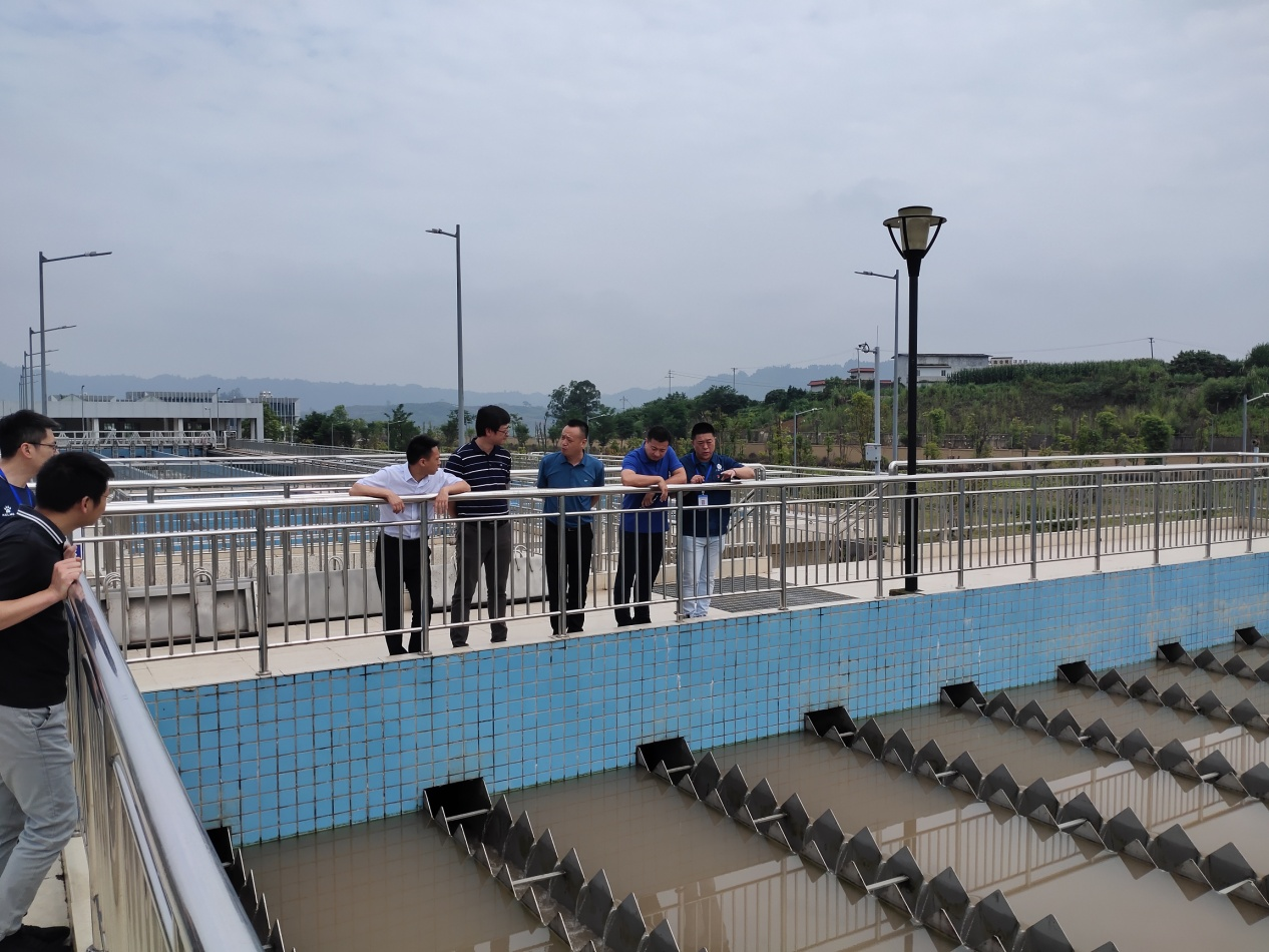 瀘州興瀘水務(wù)到清源水務(wù)制水分公司參觀(guān)交流