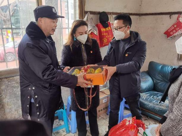 辭舊迎新送溫暖 慰問關懷暖人心