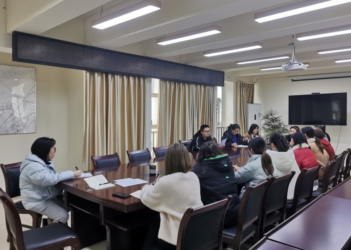 臨港公司召開(kāi)水費回收工作座談會(huì )
