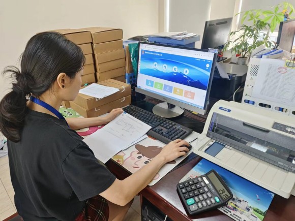 聚焦企業(yè)“需求側” 助力營(yíng)商環(huán)境再升級 ——臨港公司開(kāi)展水費增值稅發(fā)票全流程電子化工作