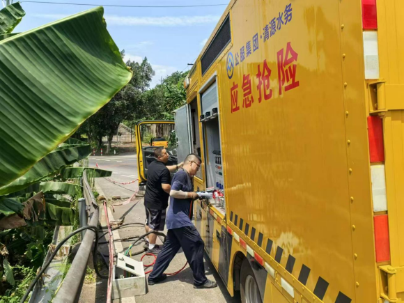 夏季應急搶險車(chē)現場(chǎng)演練取得圓滿(mǎn)成功—高效應對微小型供水設備電源故障